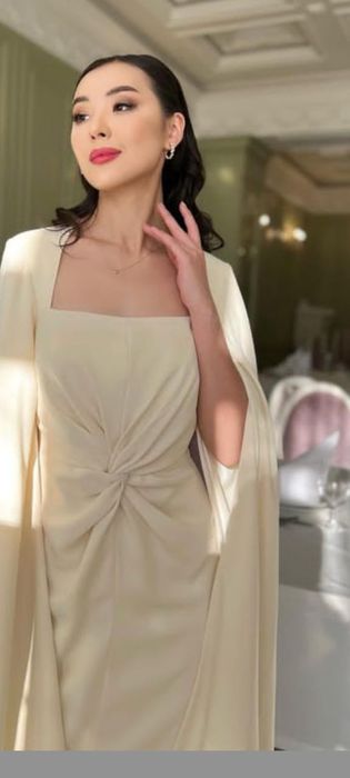 Шикарное платье с необычным рукавом в цвет Айвори, производство Турция