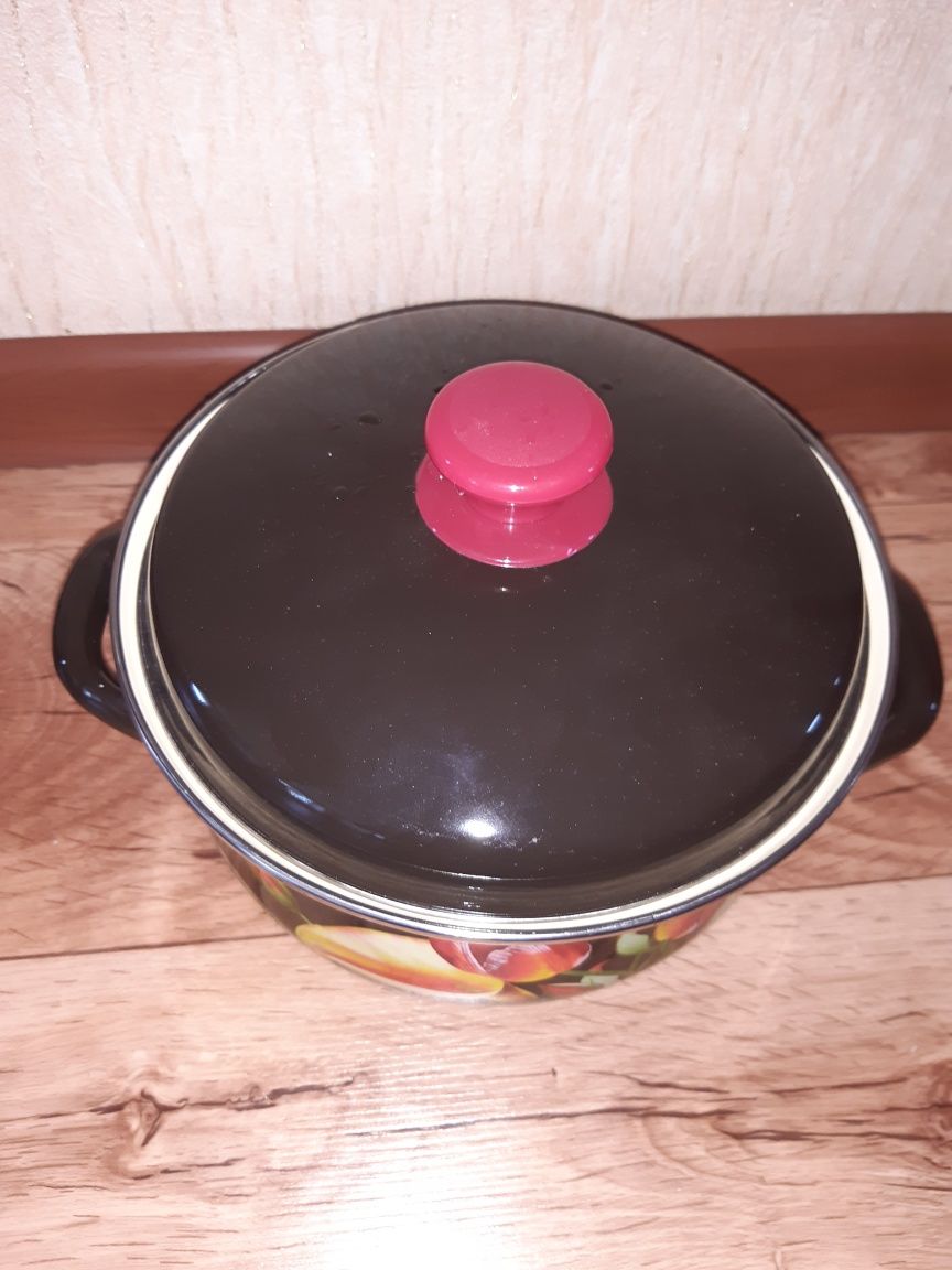 Кастрюля 3 л. новая