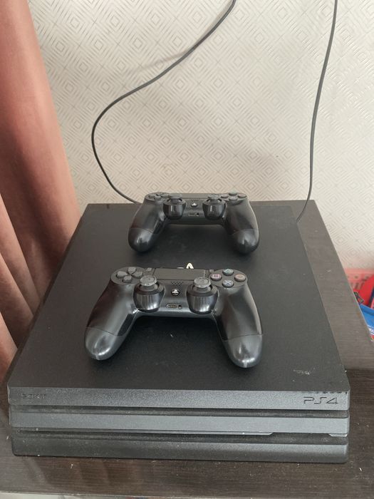 продам Ps4 pro в отличном состояние