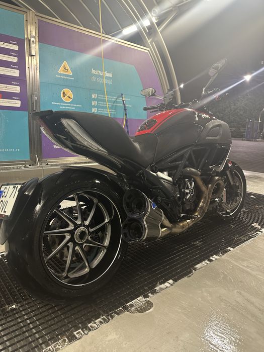 Ducatti diavel carbon