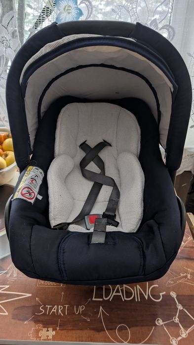 Продам автокресло 0+