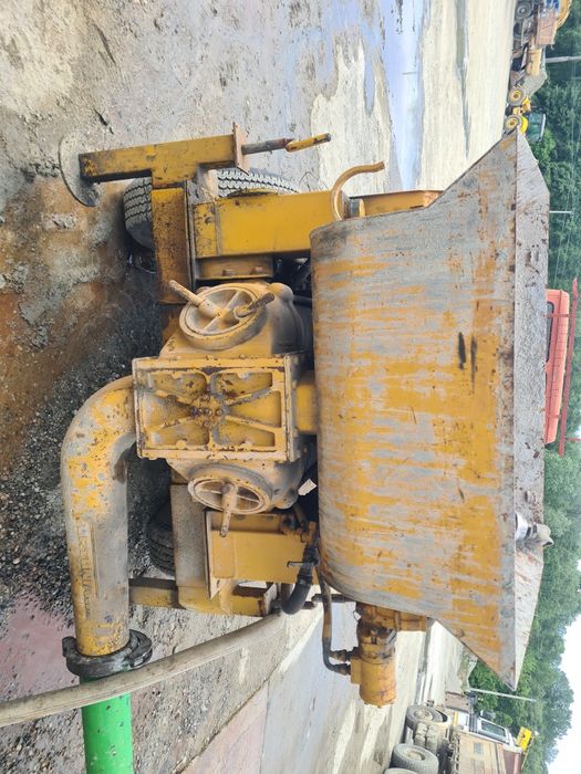 Pompa beton tractabila stationara