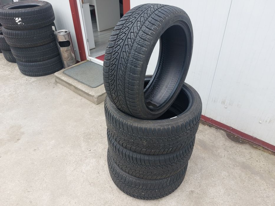 125 lei bucata! Set anvelope M+S/IARNA 225 40 18 Goodyear