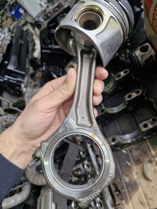 Biela audi motor 3.0 CRT CVZ 059AE