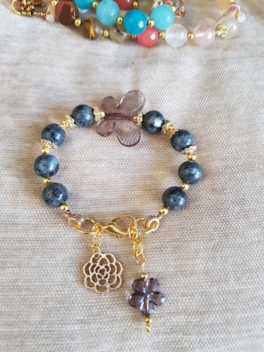 Колиета и Гривни с Естествени Камъни от 25 лв-50 лв