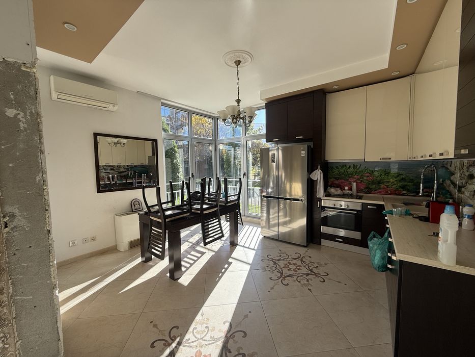 Кухня с всички нужни електро уреди