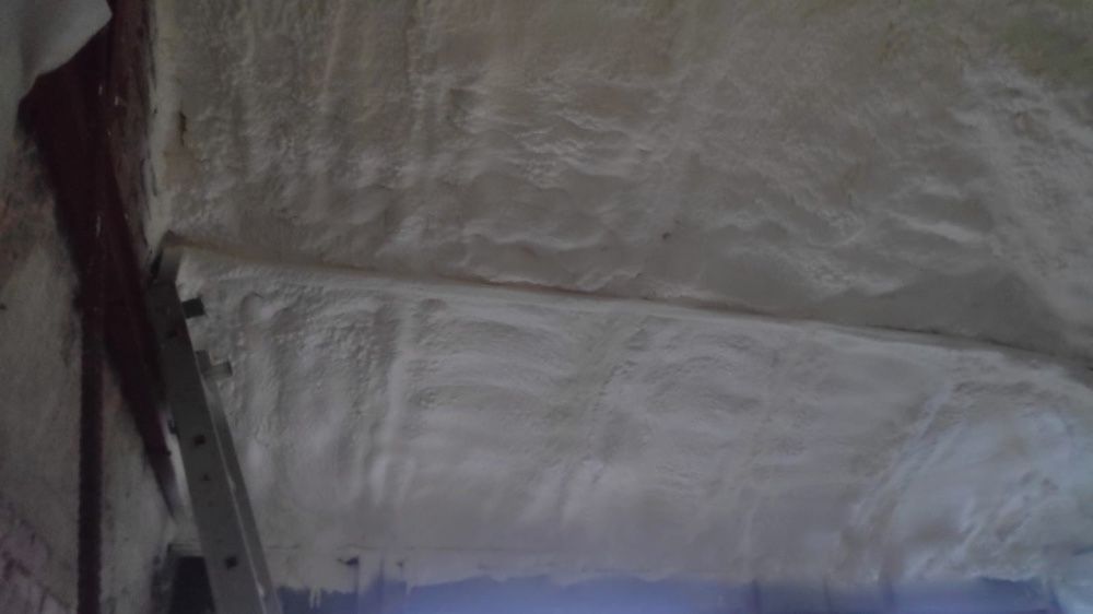 Izolatie cu spuma poliuretanica si poliurea