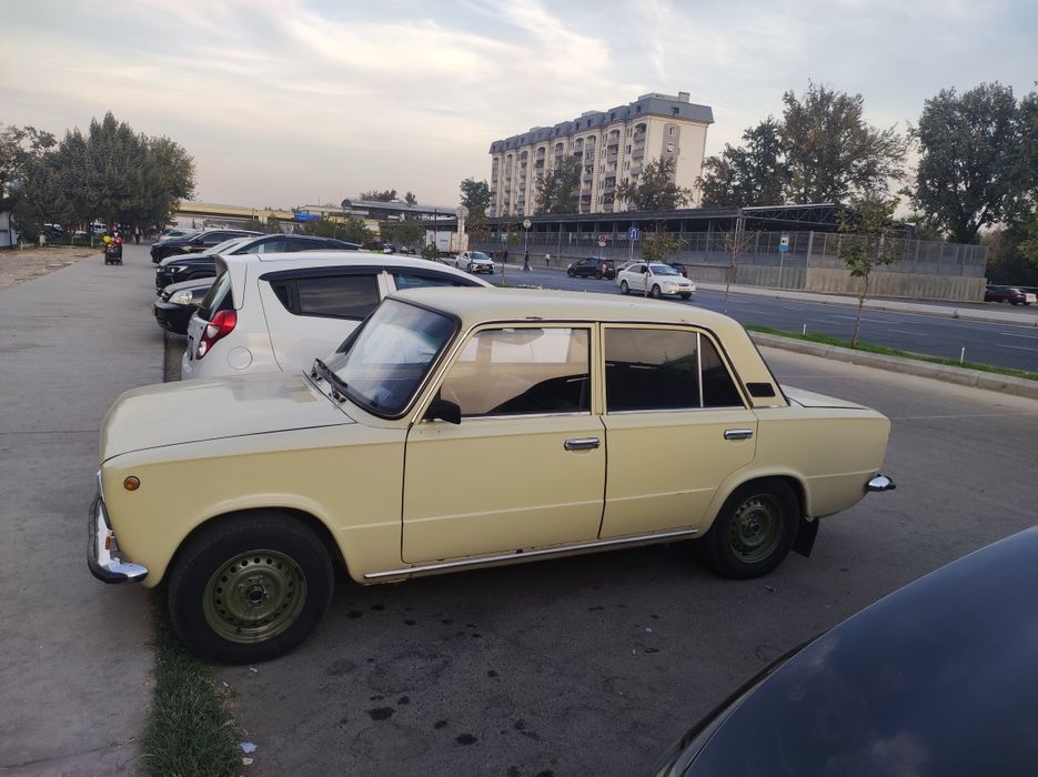 Vaz 21011 sotiladi Metan Benzin