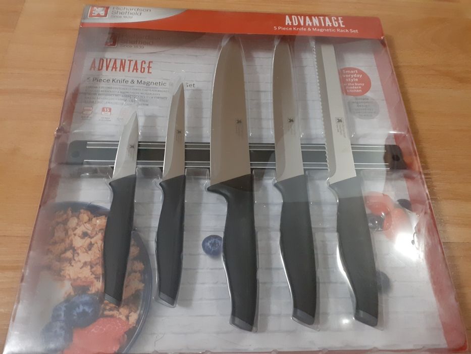 Set 5 cuțite pentru vânător plus suport magnetic