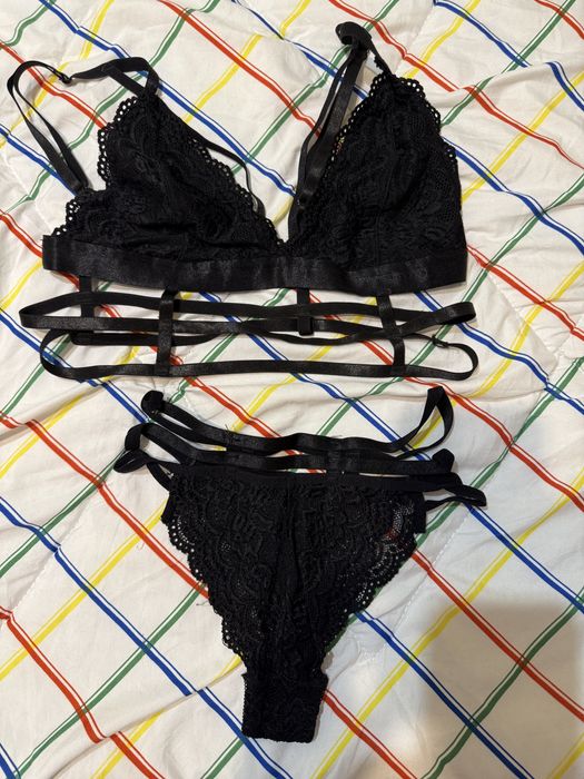Set lenjerie intima bustiera si chilot