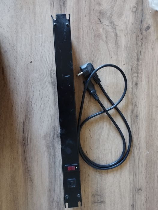 Комплектующие для серверных стоек и шкафов