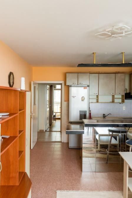 Дава се под наем Двустаен апартамент в Варна, Лятно кино Тракия - 55 кв.м за 398.82 € - Снимка #2