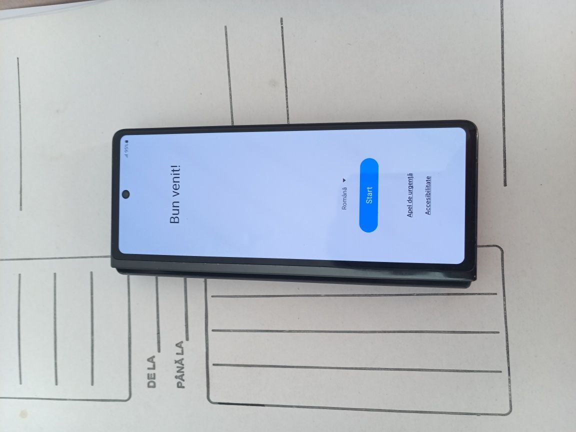 Samsung Galaxy Z Folder 2/256 GB arată și funcționează excelent