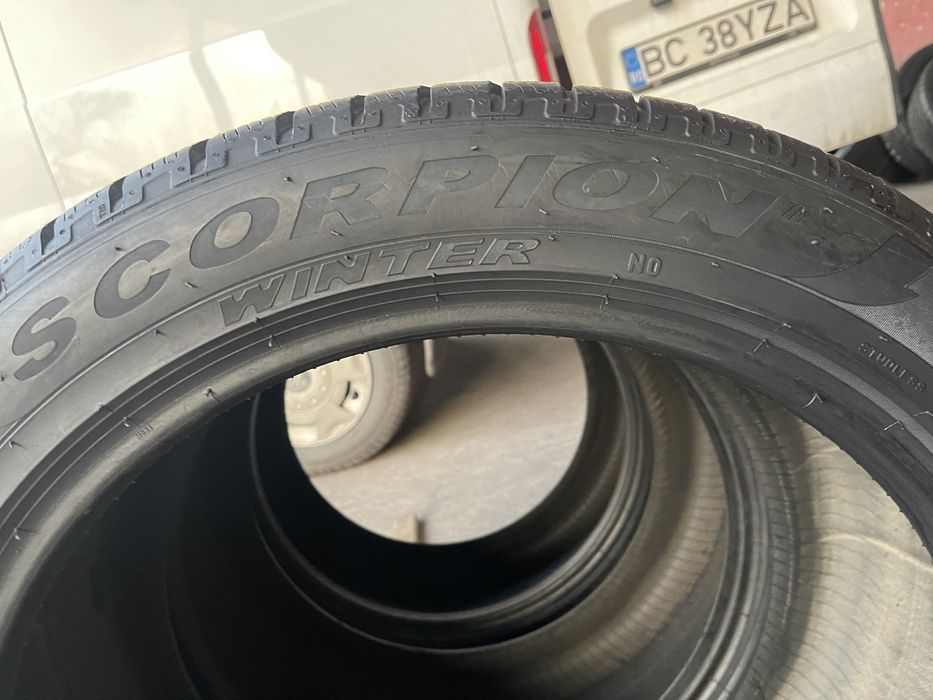 4 anvelope de iarna 295/40/20  Pirelli