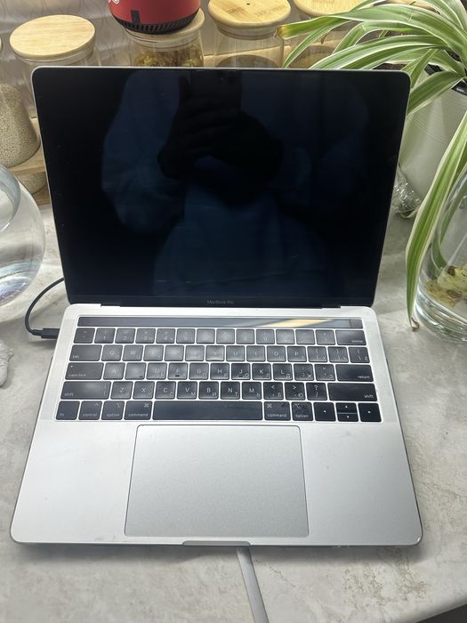 Продаем MacBook Pro 13, 2019 года