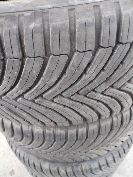 Vând cauciucuri Bridgestone M+S 215 55 R 17