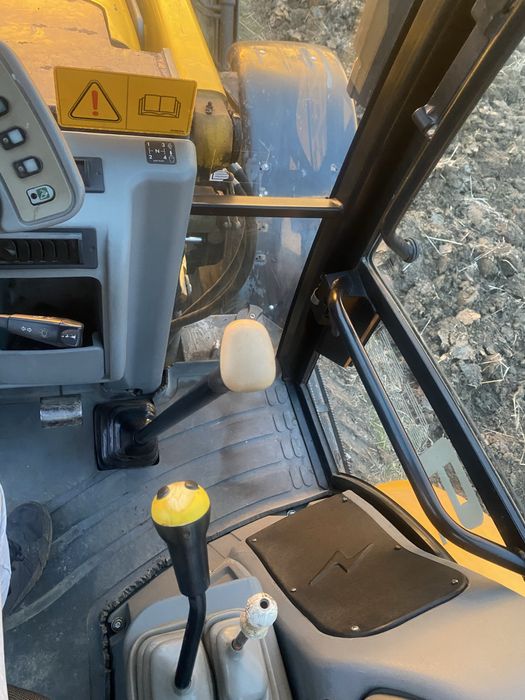 Vand sau schimb buldoexcavator