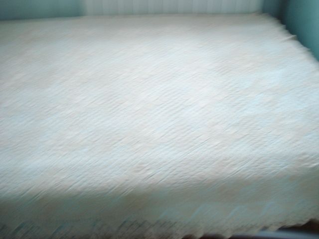 каре българска бродерия и уникална плетена покривка за легло