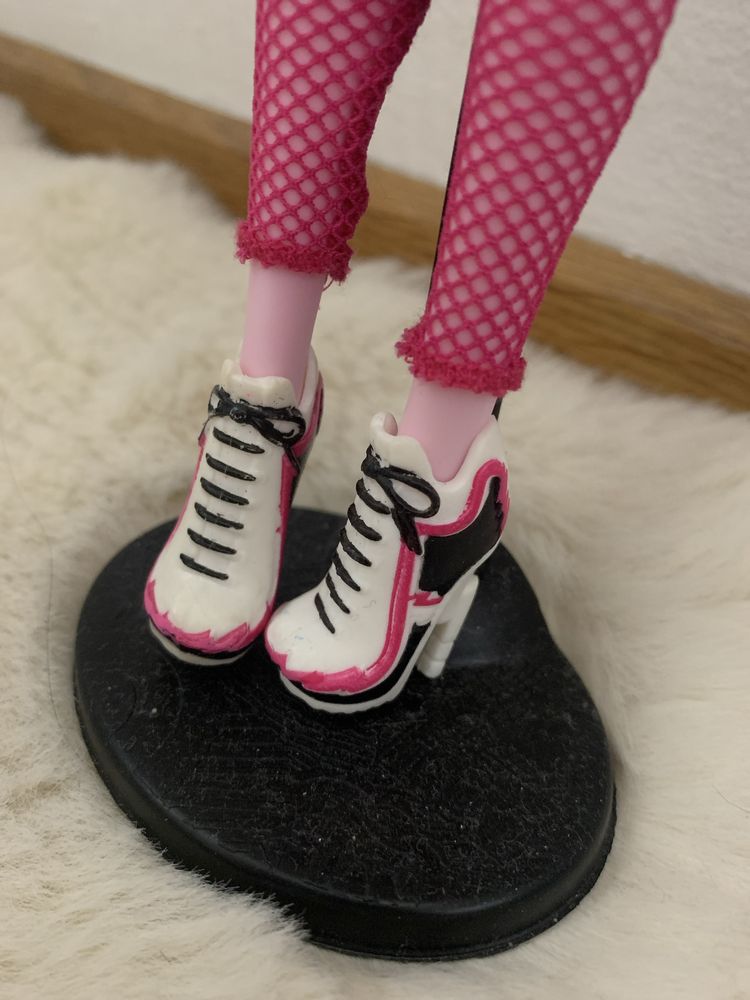 Papusa monster high Draculaura