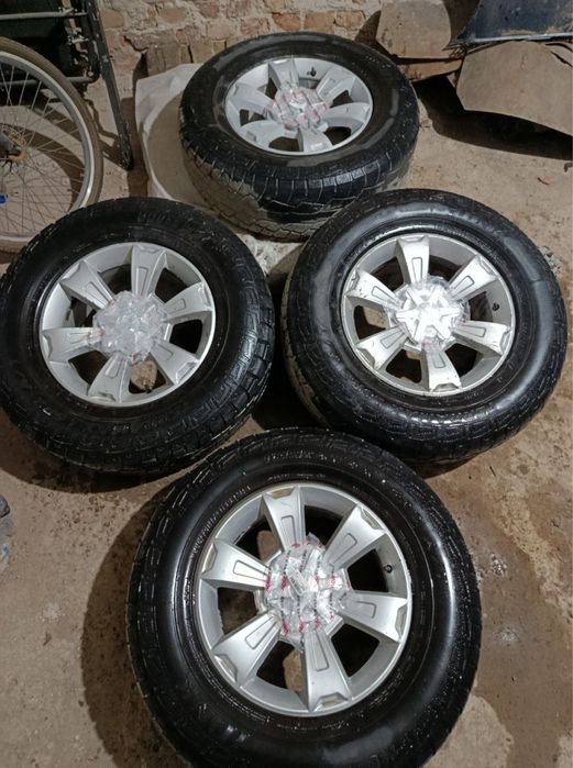 Продам на автомобиль шины