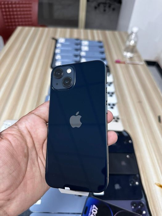 iPhone 13 cu 94% Bateria