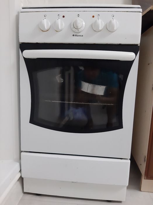 Продам электро плиту Hansa