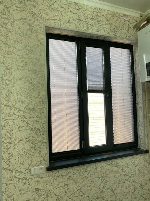 Жалюзи и москетные сетки в широком ассортименте.