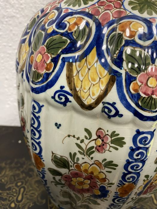 Голямахоландска ваза с капак на Delft