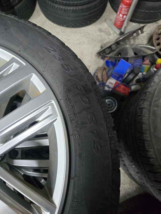4 Броя Гуми 235/50/19 Pirelli 2x6,8mm 2x5mm