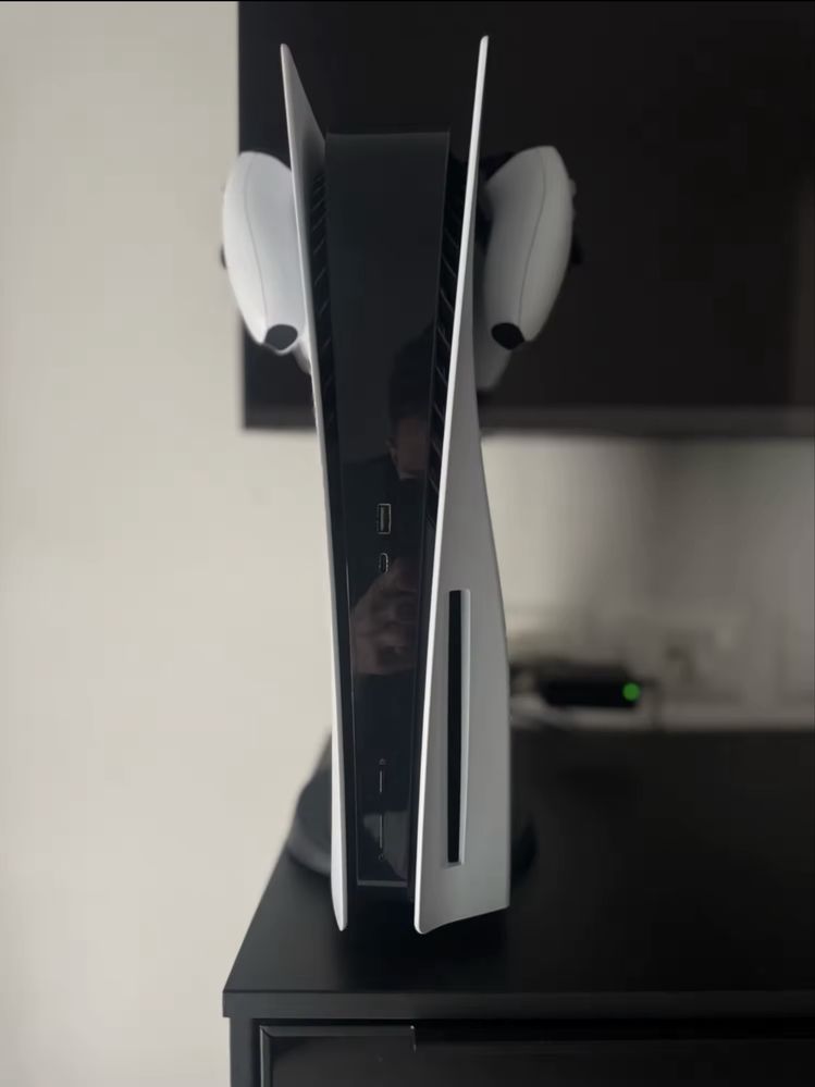 Playstation 5 държачи 2 бр. За контролери и слушалки