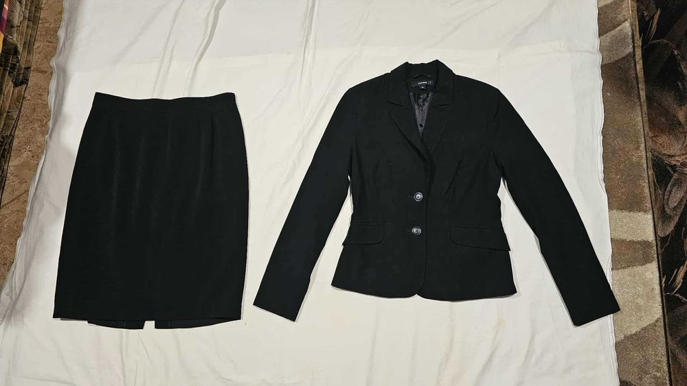 Costum Sacou negru, cambrat și fustă dreaptă neagră, S(36) Comma.