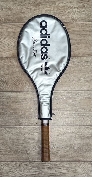 Теннисная ракетка