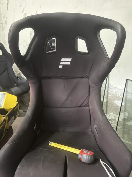 Спортни седалки Fanatec и OMP