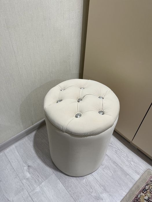 Продам белый пуфик идеальное состояние