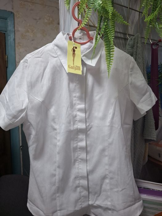 Продам  блузки  белые