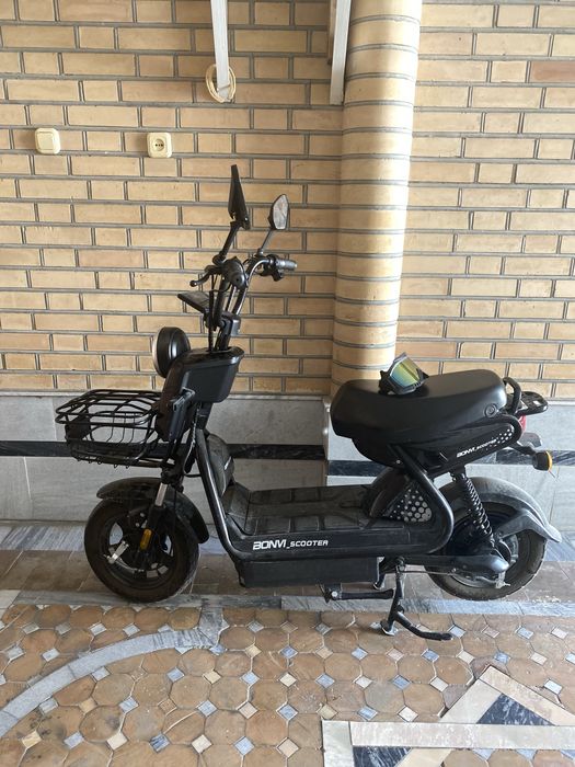 Skuter bonvi sotilada pochti yangi
