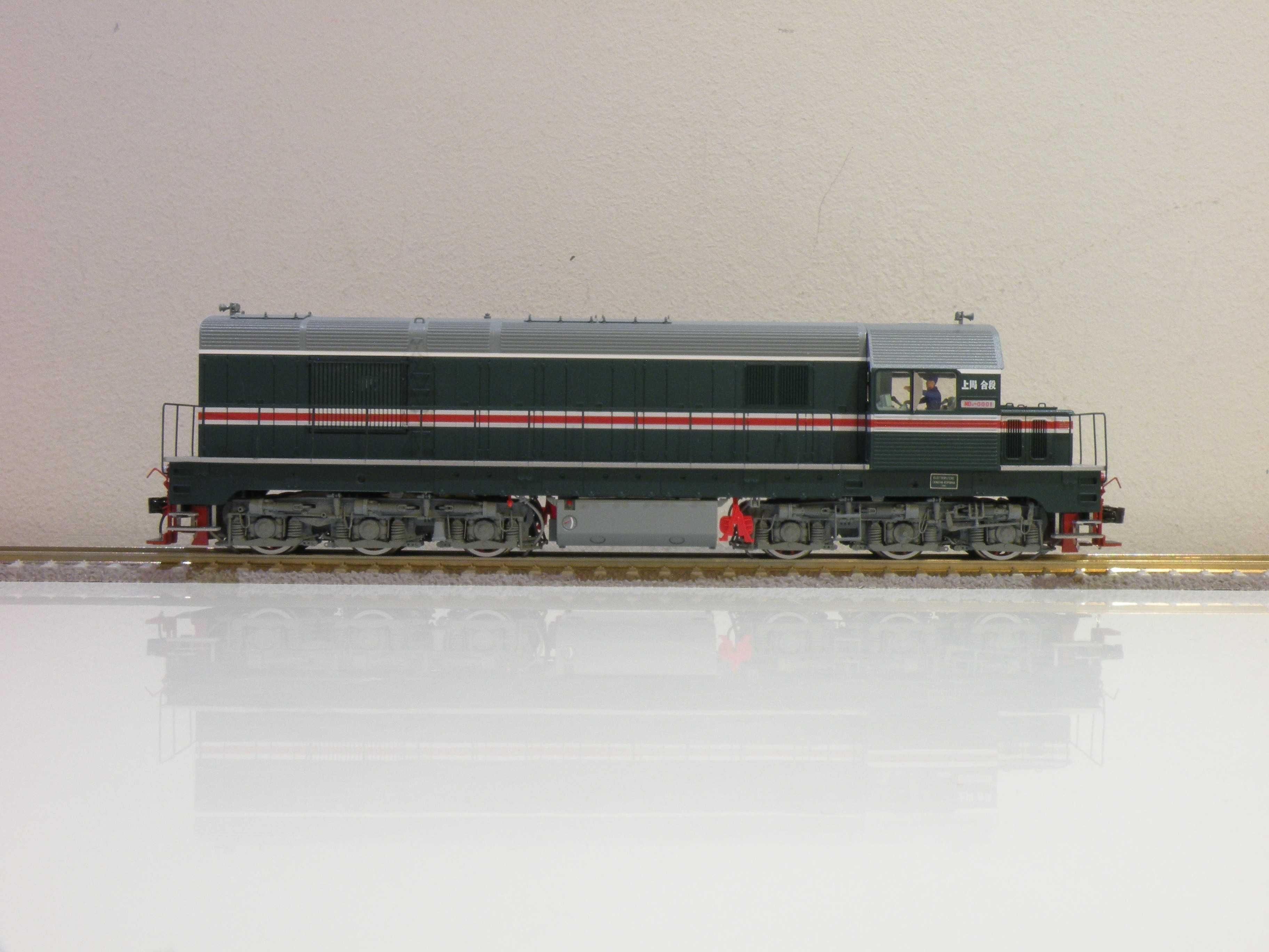 Changming Locomotiva diesel ND3 0001 China Rail ep. IV-V sunet+fum, H0