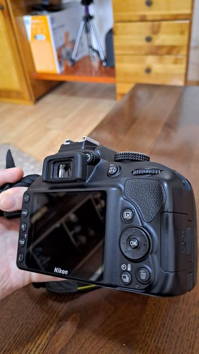 Nikon D3400 + obiectiv Sigma 18-50mm