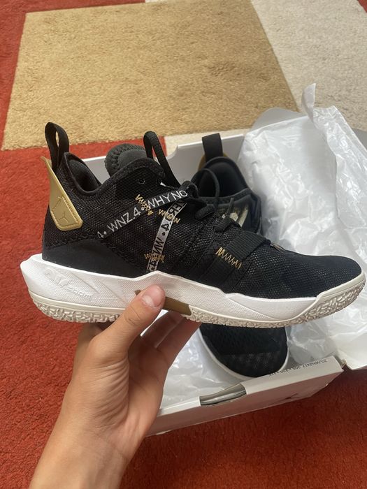 !Vand adidasi de baschet nepurtati!