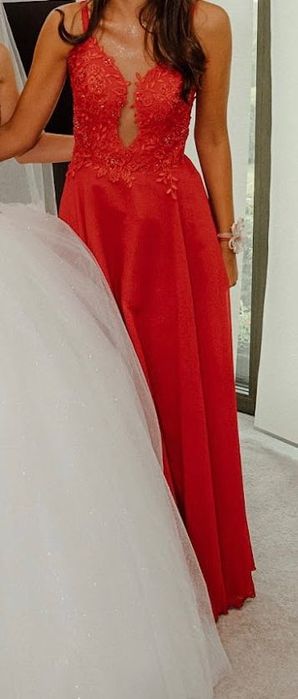 Бална червена рокля