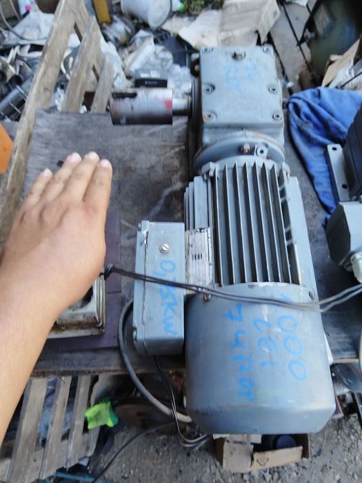 Motor cu reductor 75 rotații 0,75 KW cazan povarna