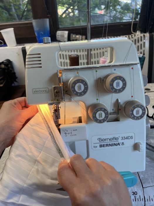 Masina de surfilat-overlock  Bernette 334DS by Bernina