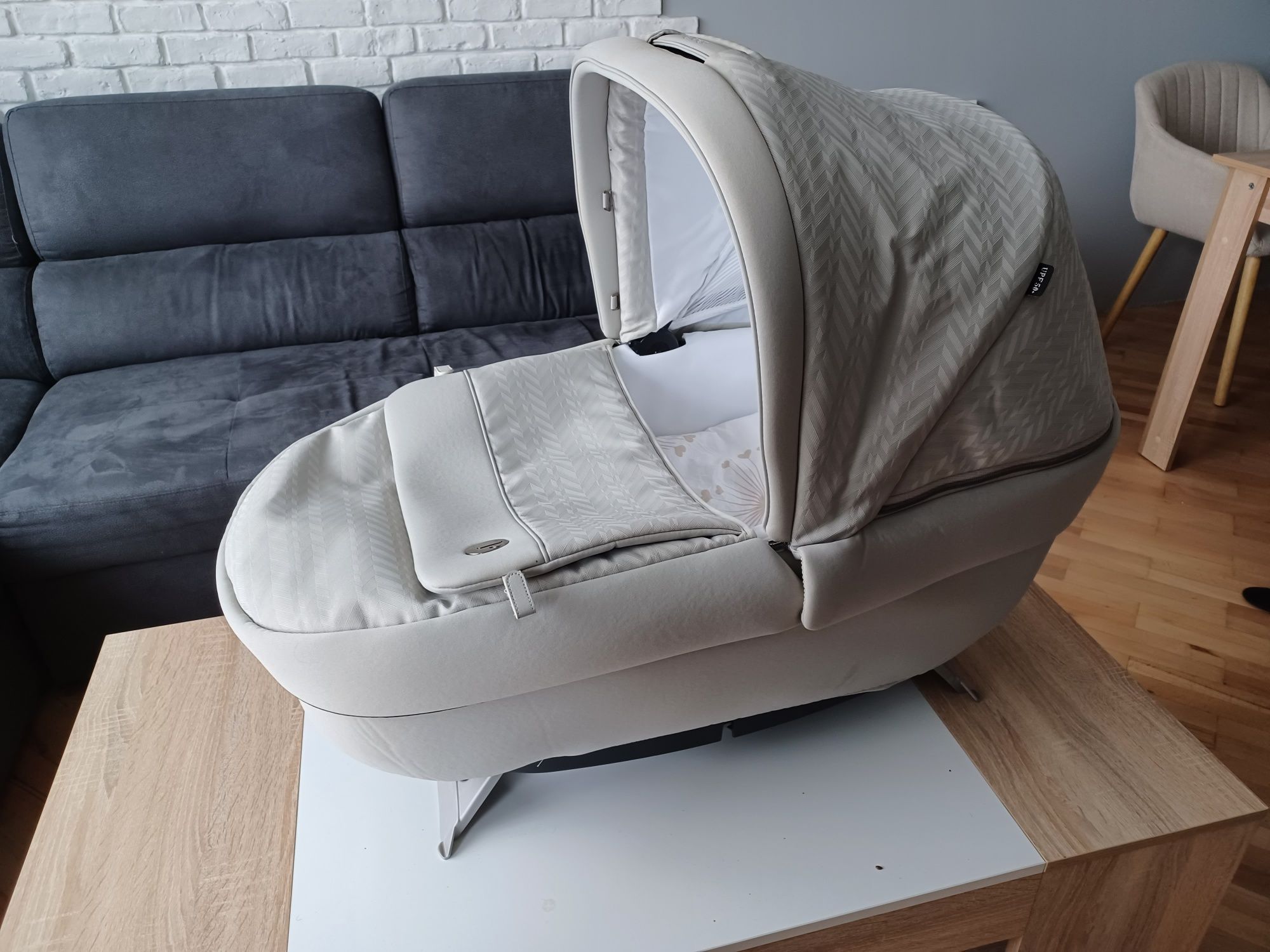 Бебешка количка Peg perego 3 в 1 + база