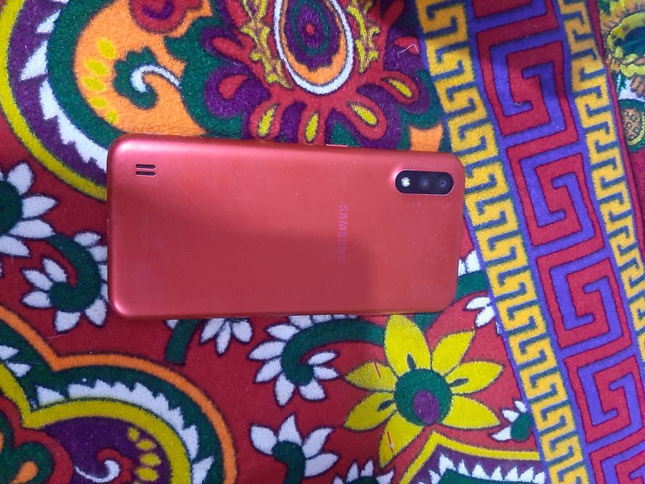 Самсунг а01 нармални ишлаб дурубди