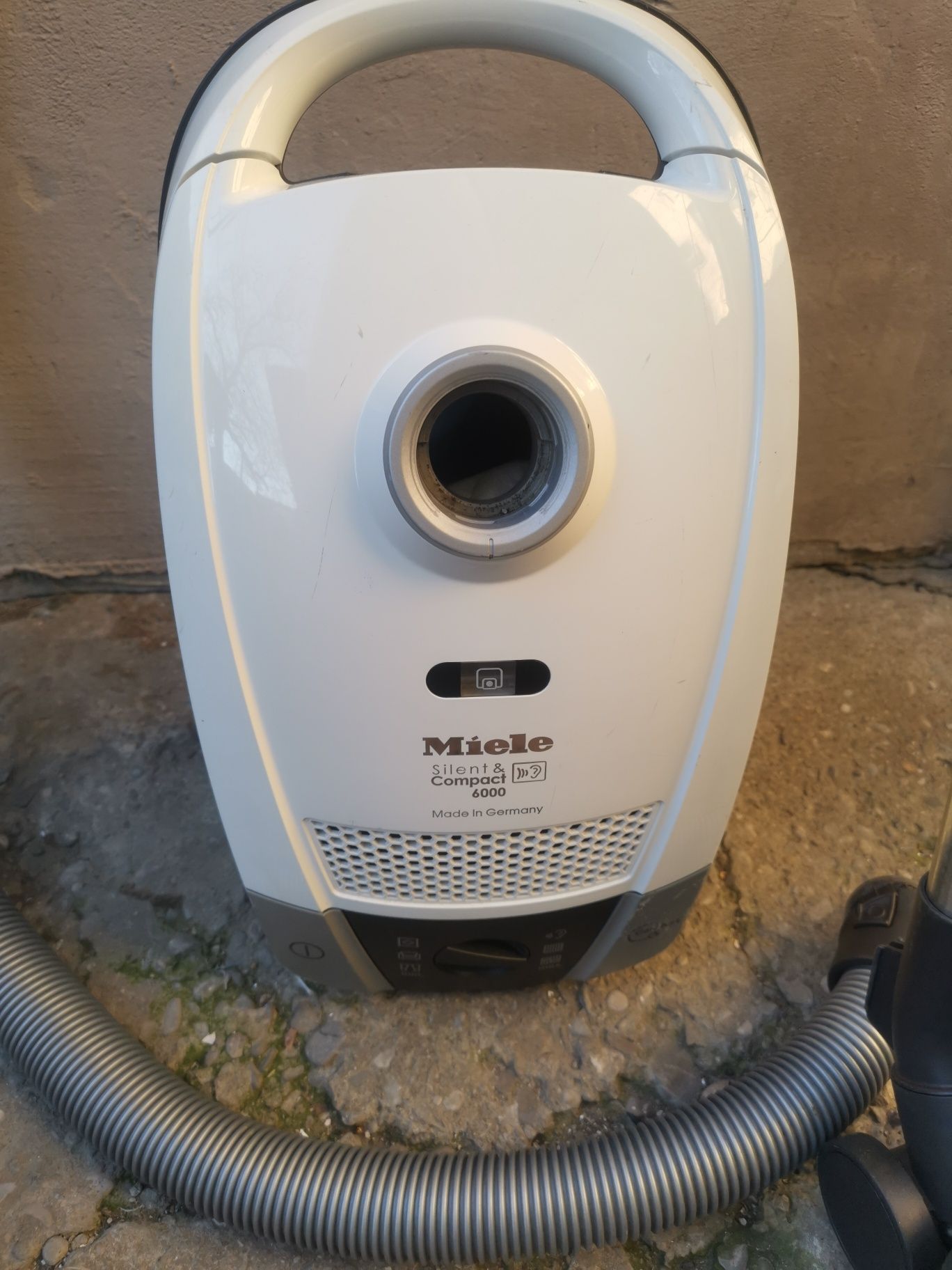 Aspirator Miele silent&compact 6000