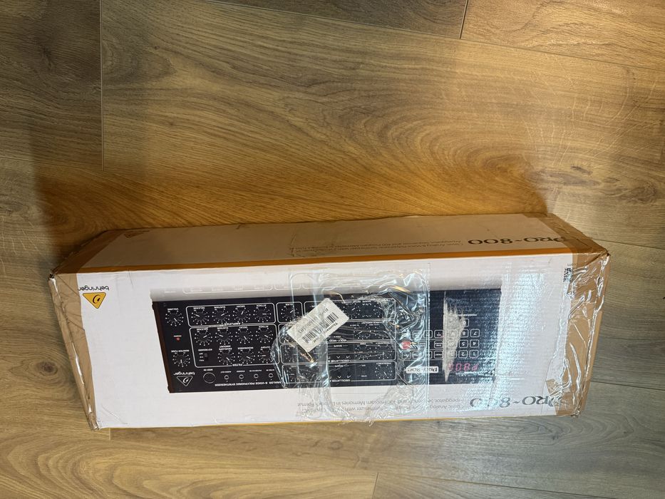 Behringer Pro-800 Sintetizator