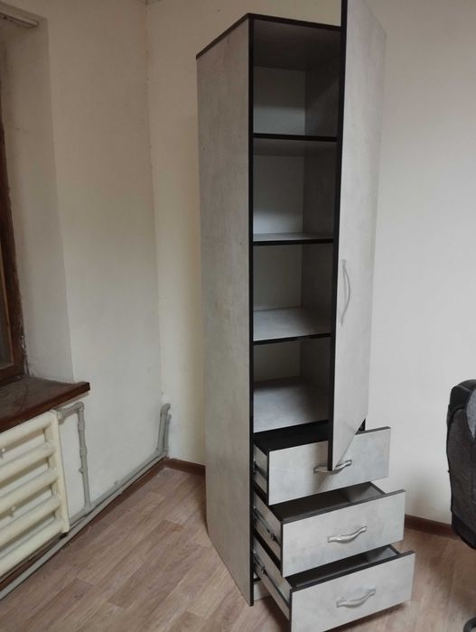 Продам шкаф пенал