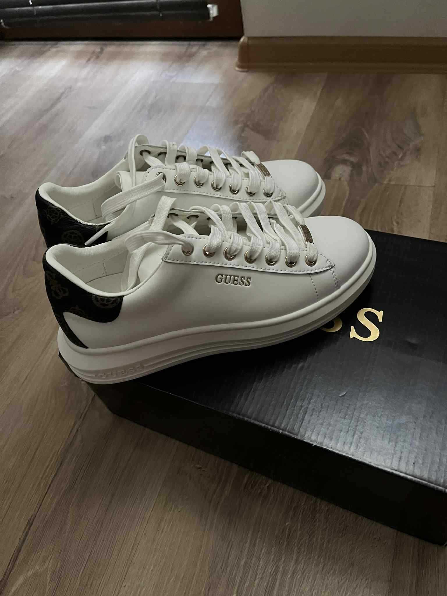 Нови маратонки GUESS