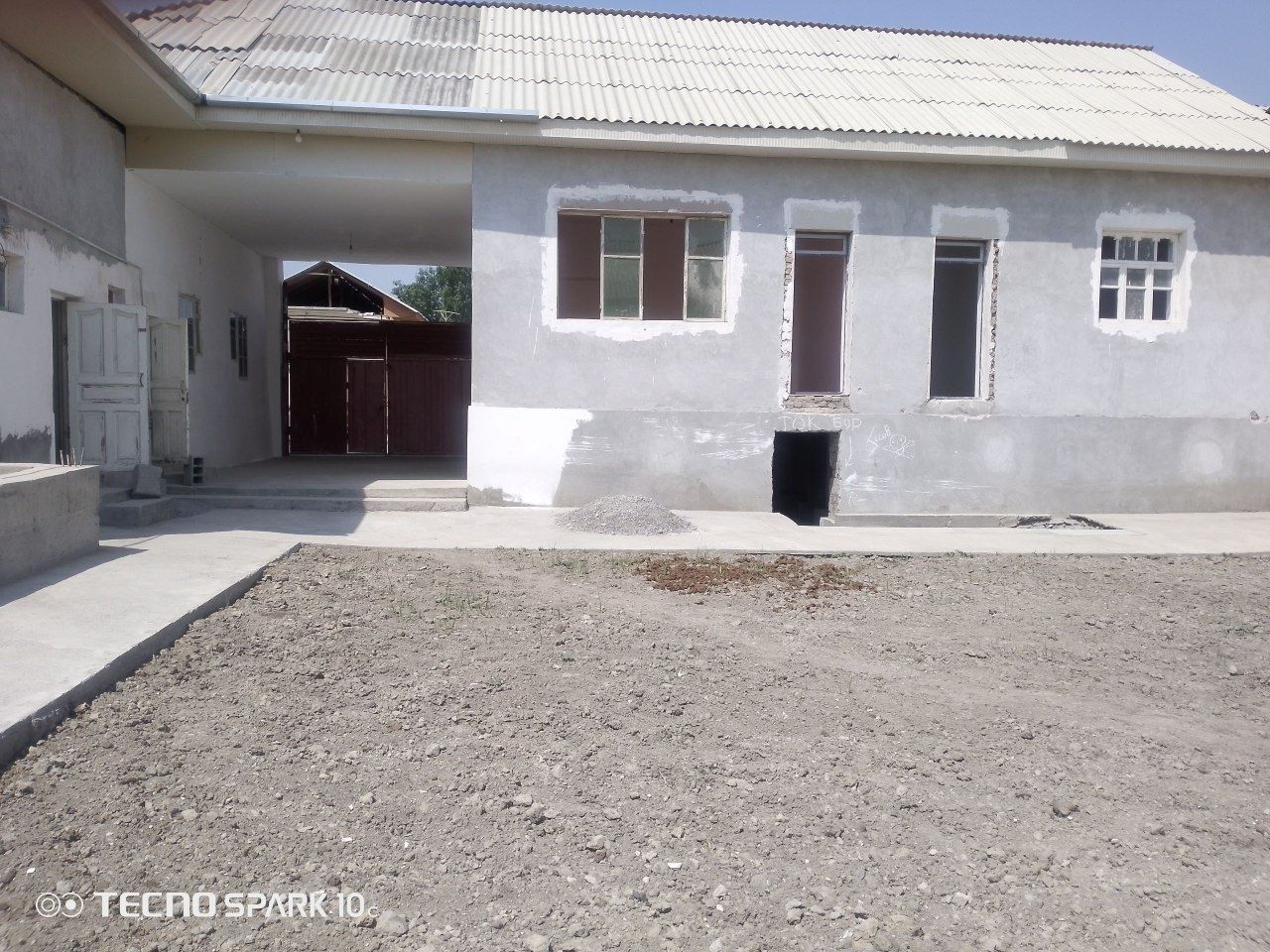 Ховли уй сотилади 4.5 сотик 80$ минг