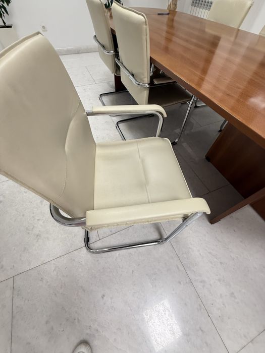 Маса със столове в отлично качество!